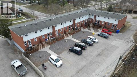 1006 KENWOOD AVENUE Sarnia ON N7V3S3