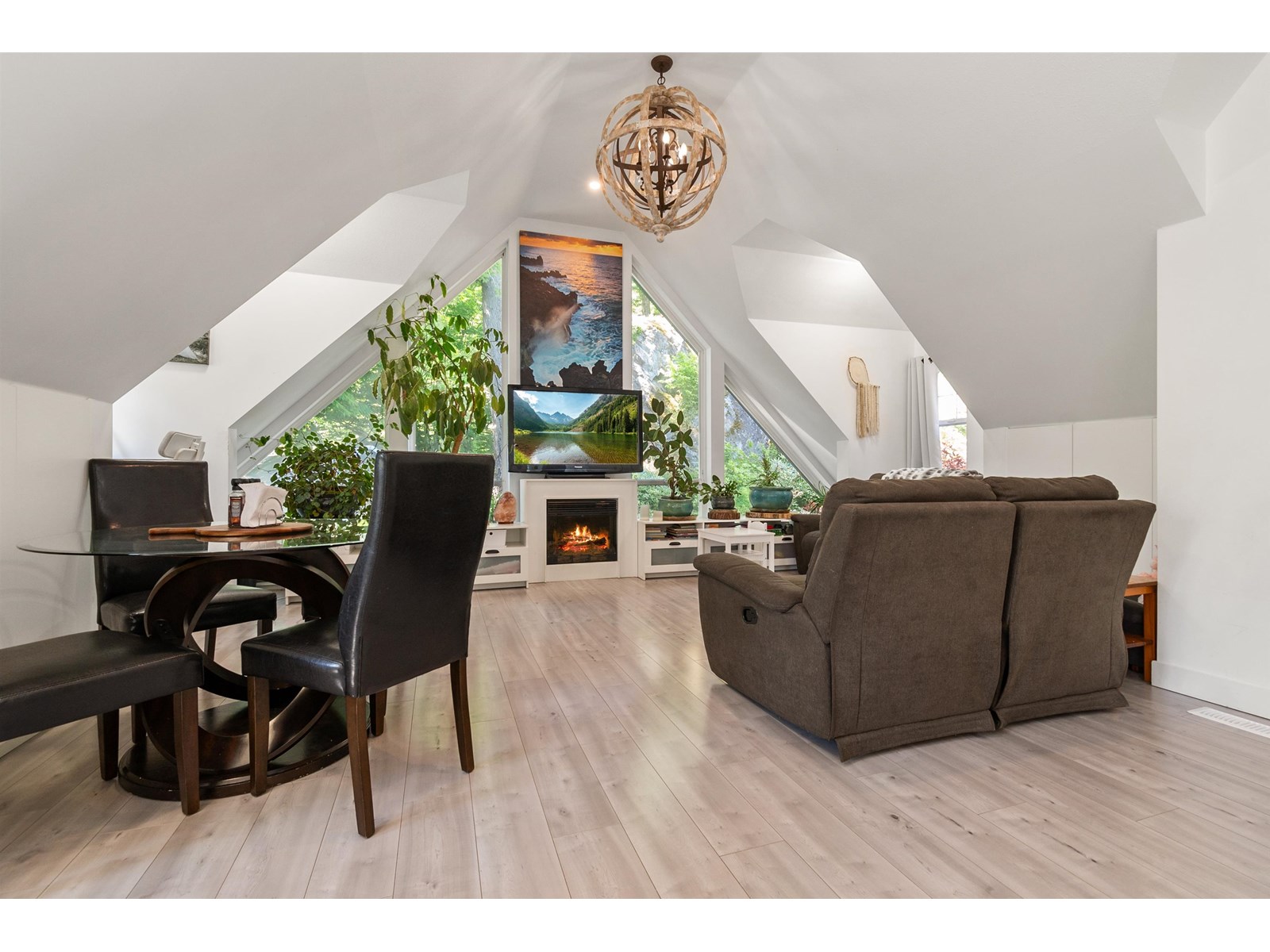3599 LOUGHEED HIGHWAY|Mt Woodside