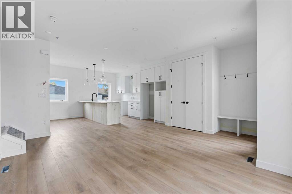 203, 212 32 Avenue NE