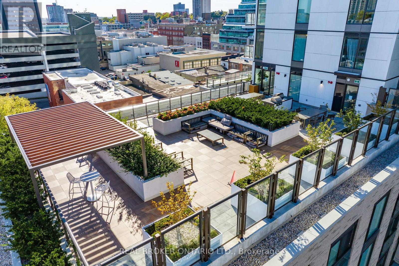 322 - 55 DUKE STREET W