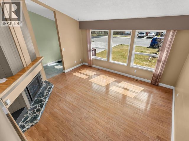 9 BOSWELL CRESCENT
