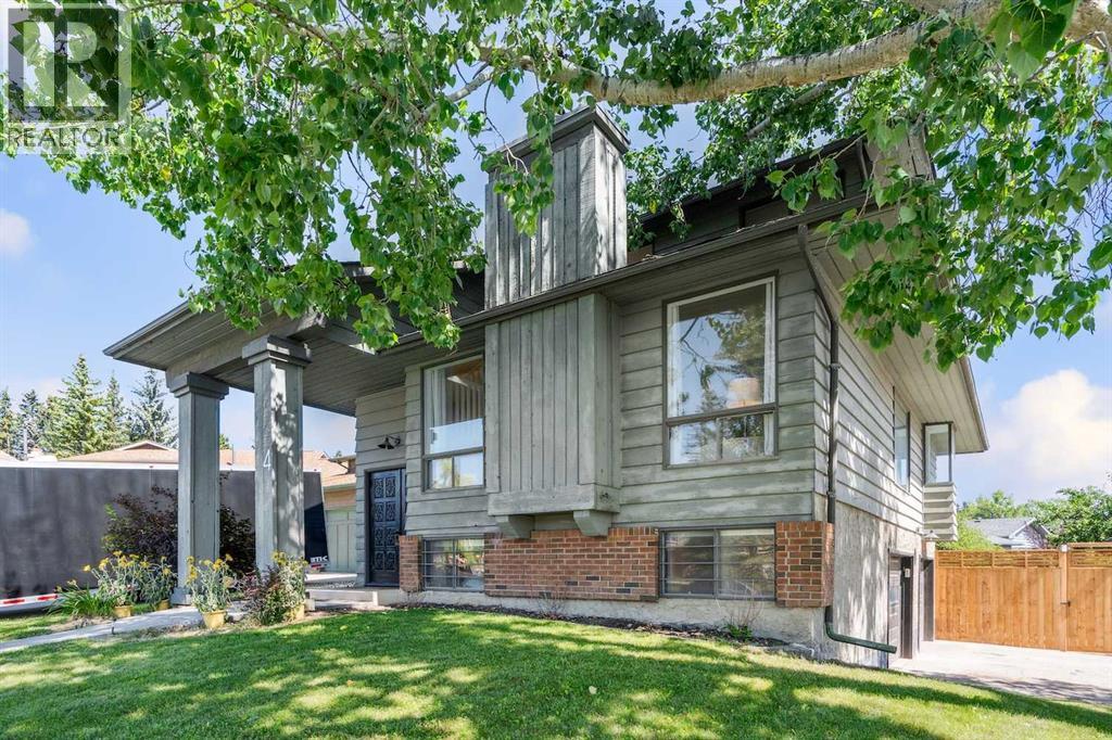 4 Coach Ridge Close SW