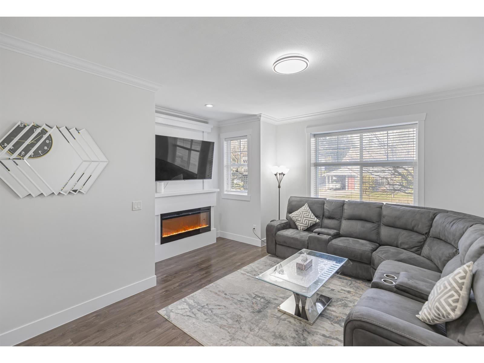 6 33860 MARSHALL ROAD