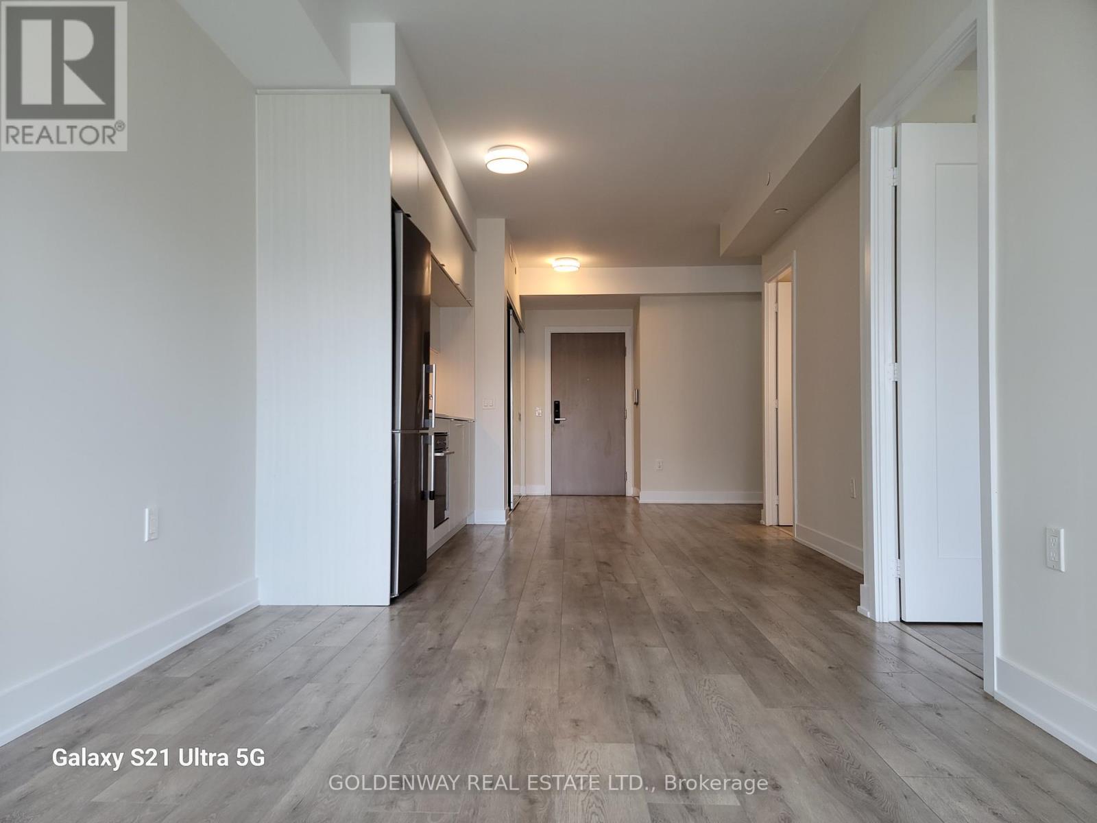 2009 - 575 BLOOR STREET E