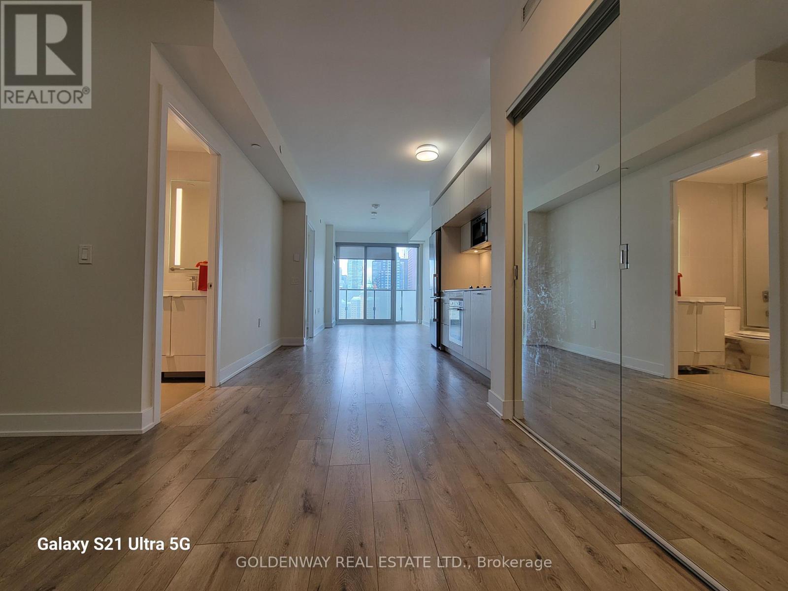 2009 - 575 BLOOR STREET E