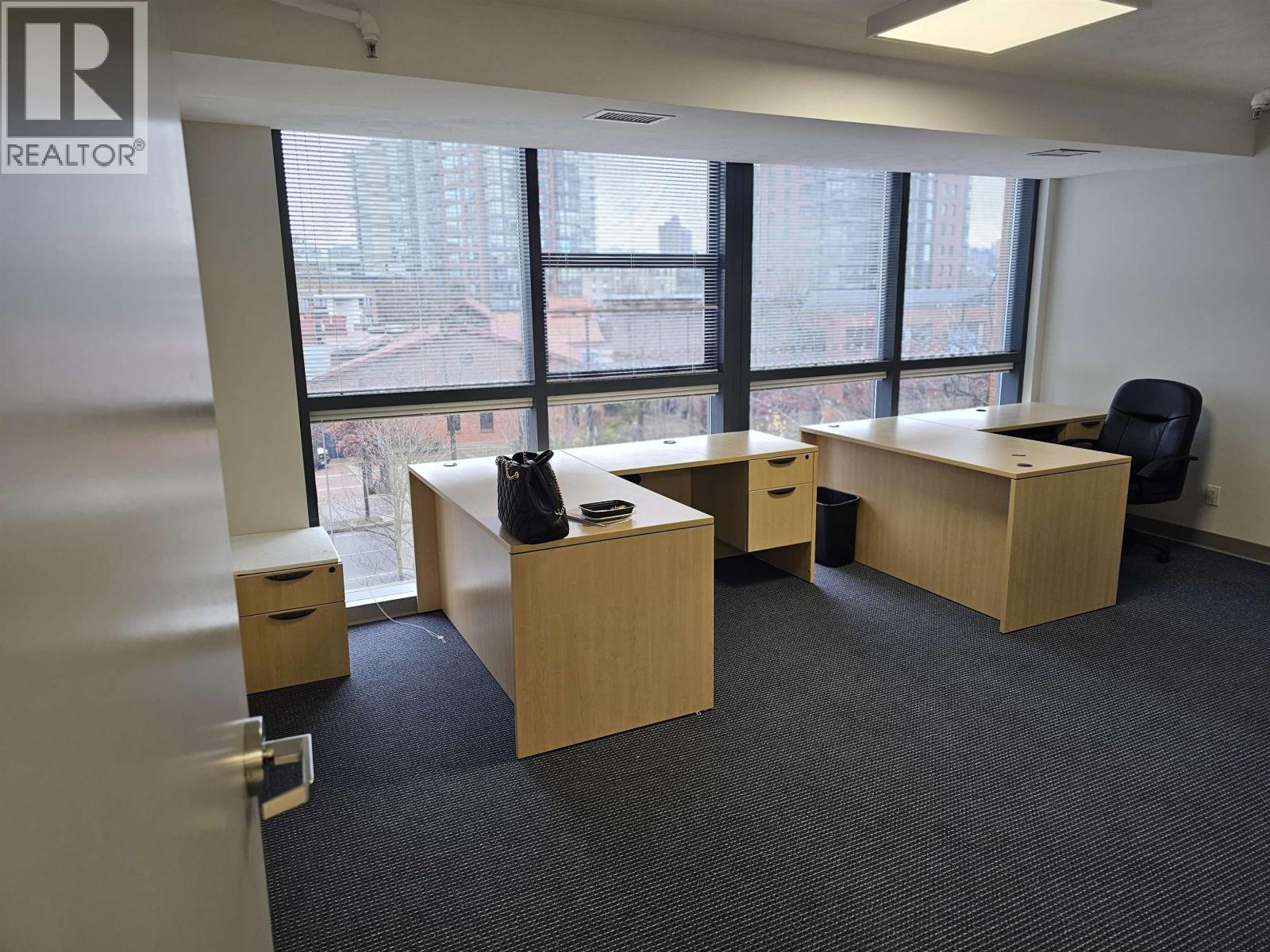 300 1207 PACIFIC BOULEVARD