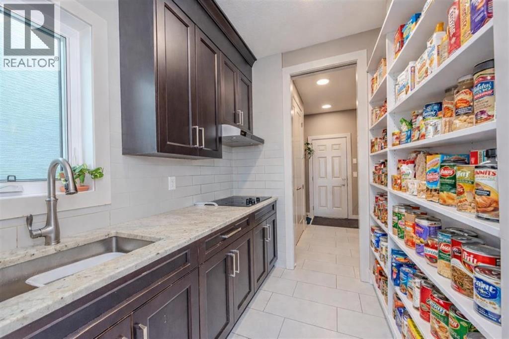 105 Carringvue Manor NW