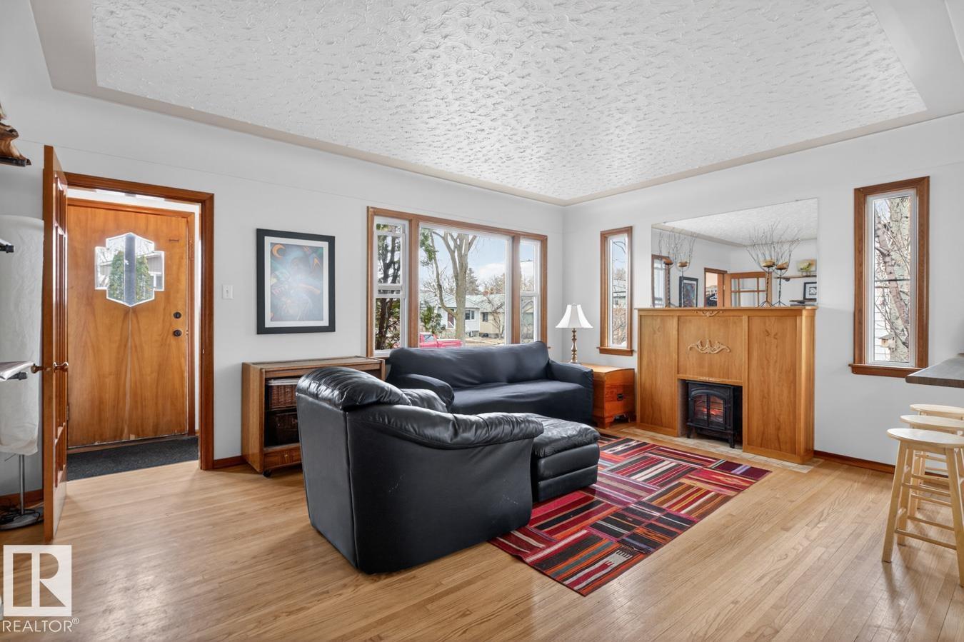 12130 60 ST NW