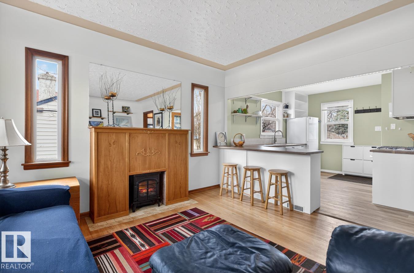 12130 60 ST NW
