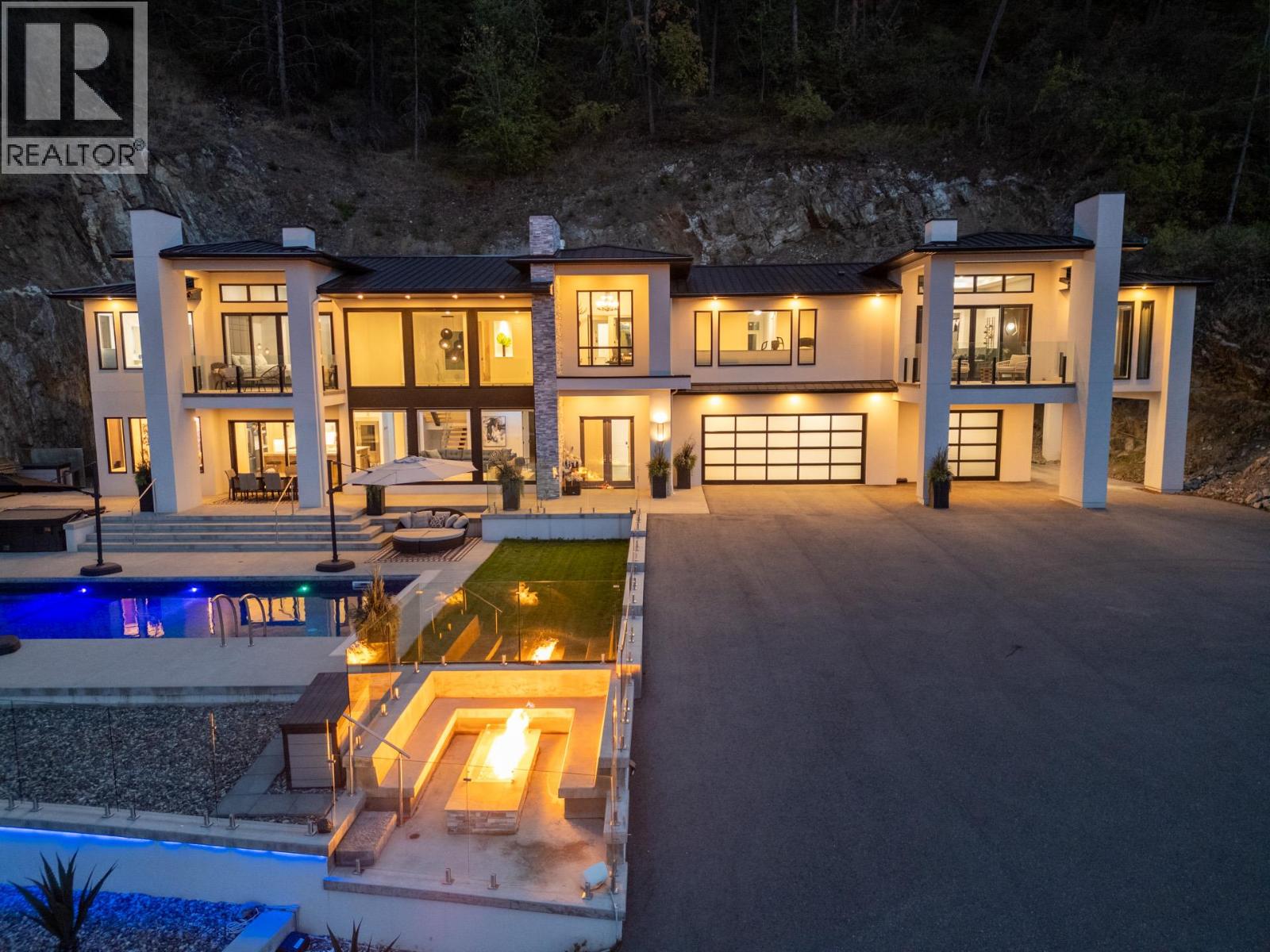 112 Sunset Boulevard