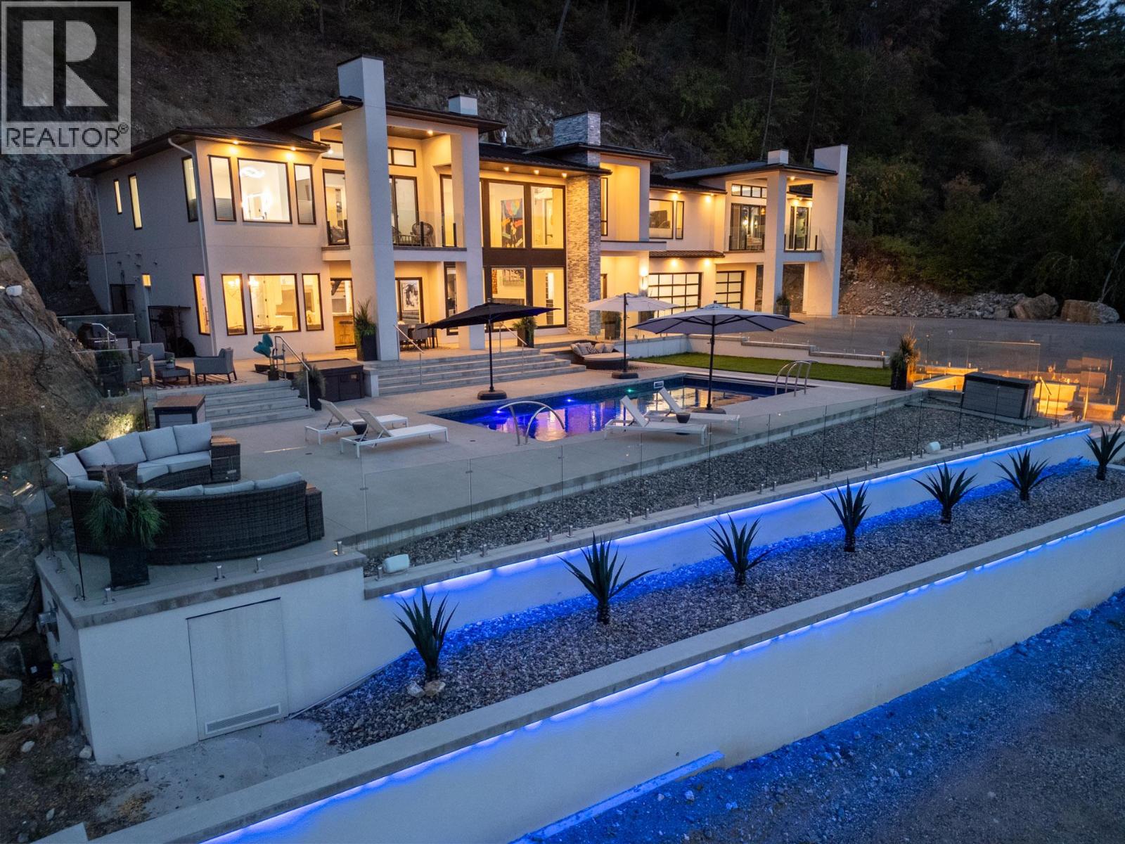 112 Sunset Boulevard