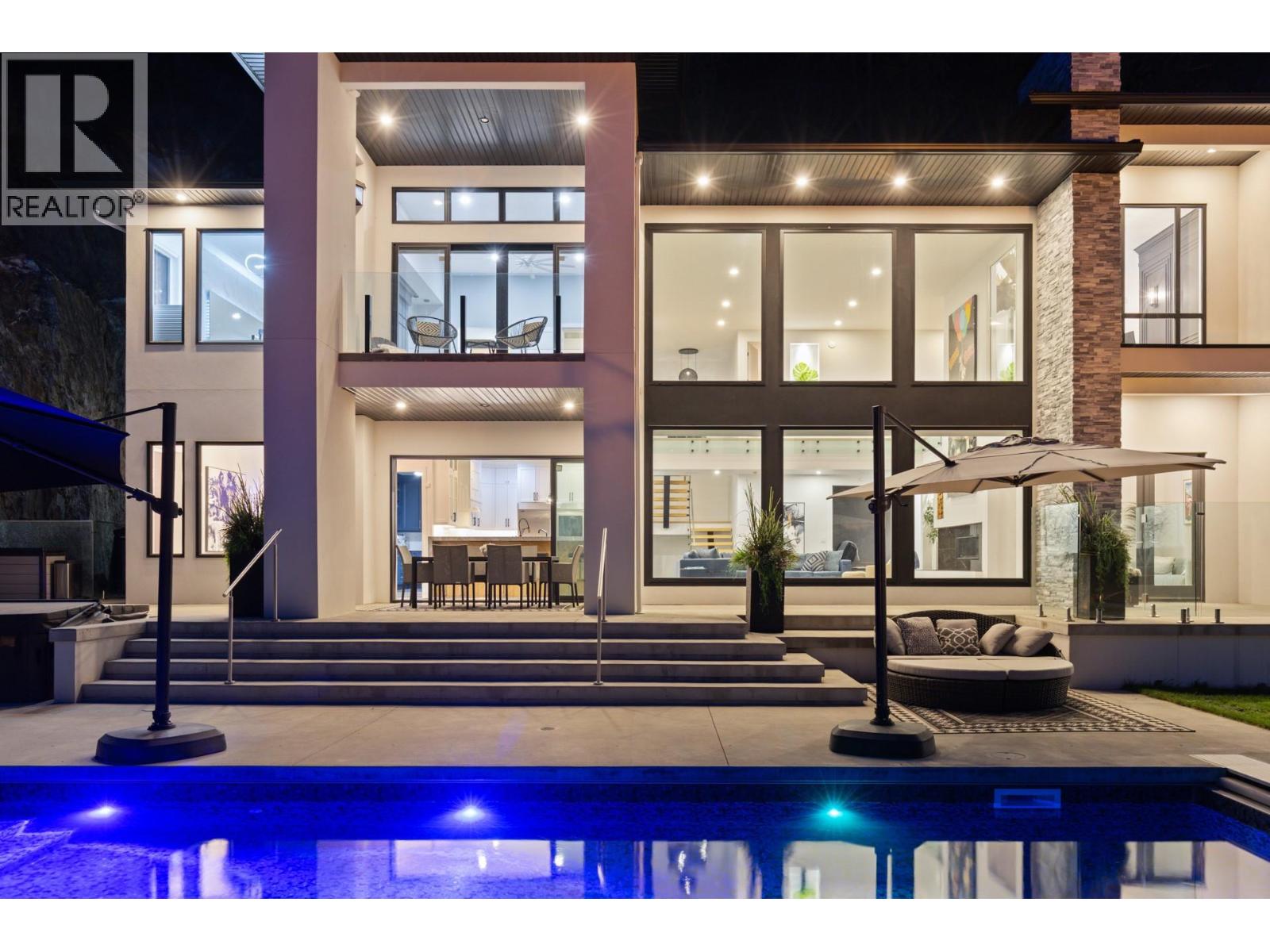 112 Sunset Boulevard