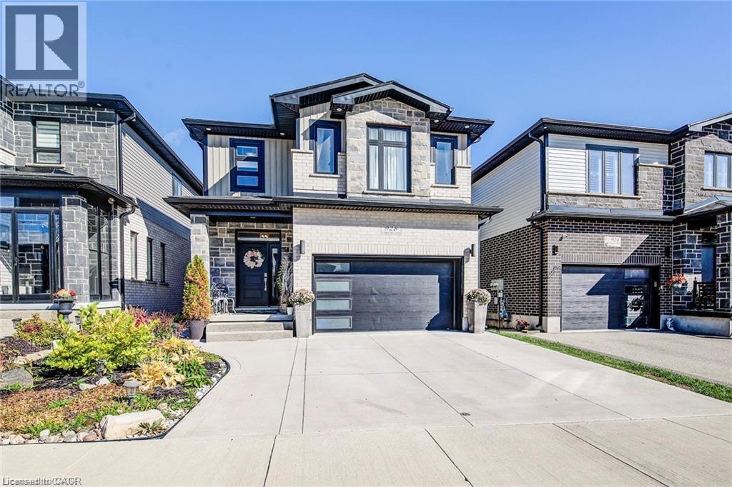 928 CHAPEL HILL Court