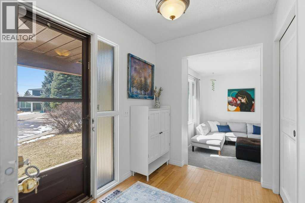 536 Woodhill Place SW