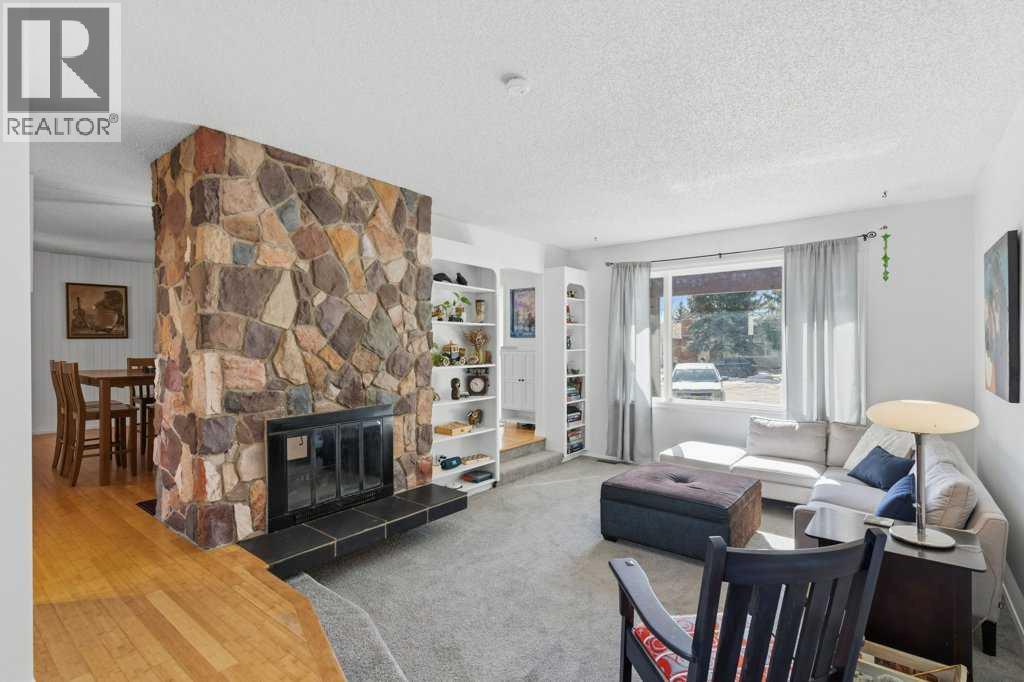 536 Woodhill Place SW