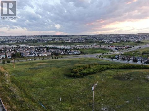 180 EVANSVIEW Road NW Calgary AB T3P0J5