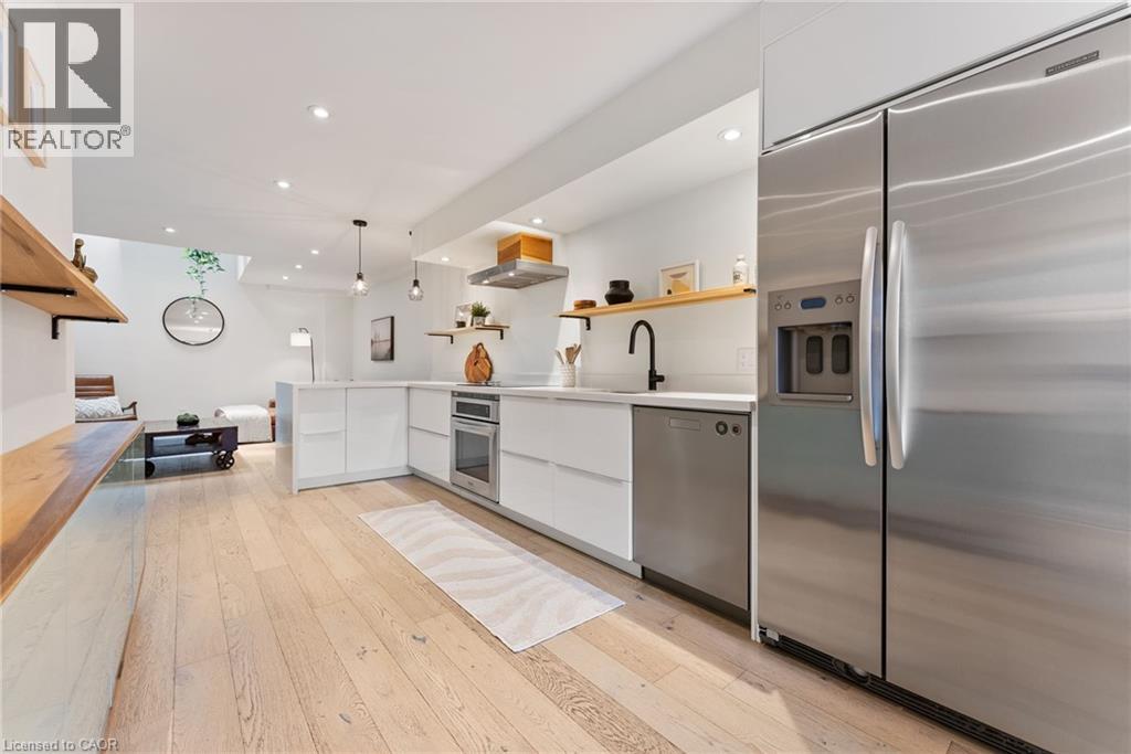 23 MACAULAY Street W Unit# 2