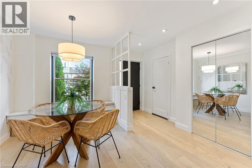 23 MACAULAY Street W Unit# 2