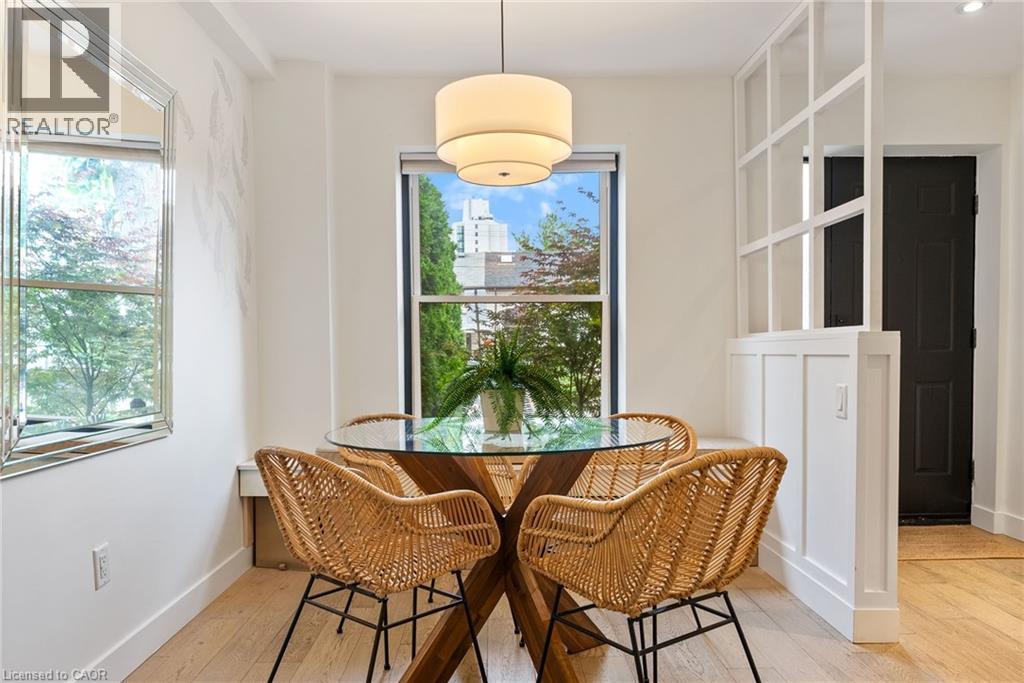 23 MACAULAY Street W Unit# 2