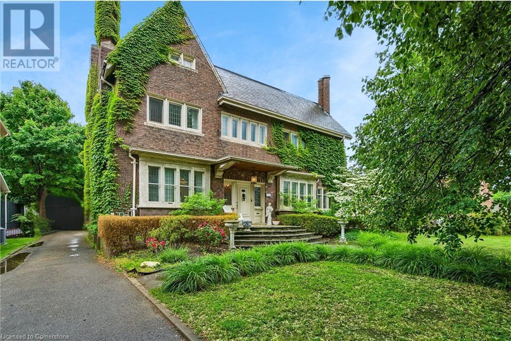 122 DUFFERIN Avenue