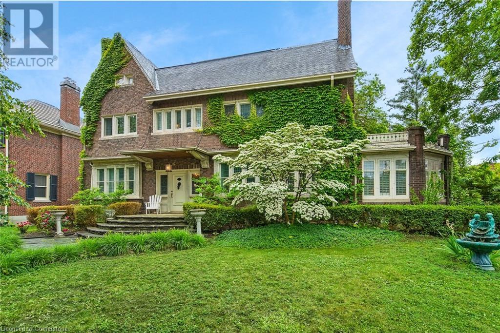 122 DUFFERIN Avenue