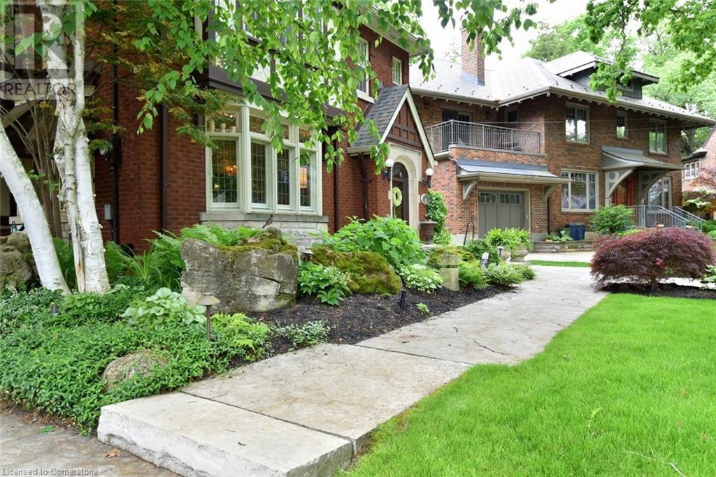 11 OAK KNOLL Drive
