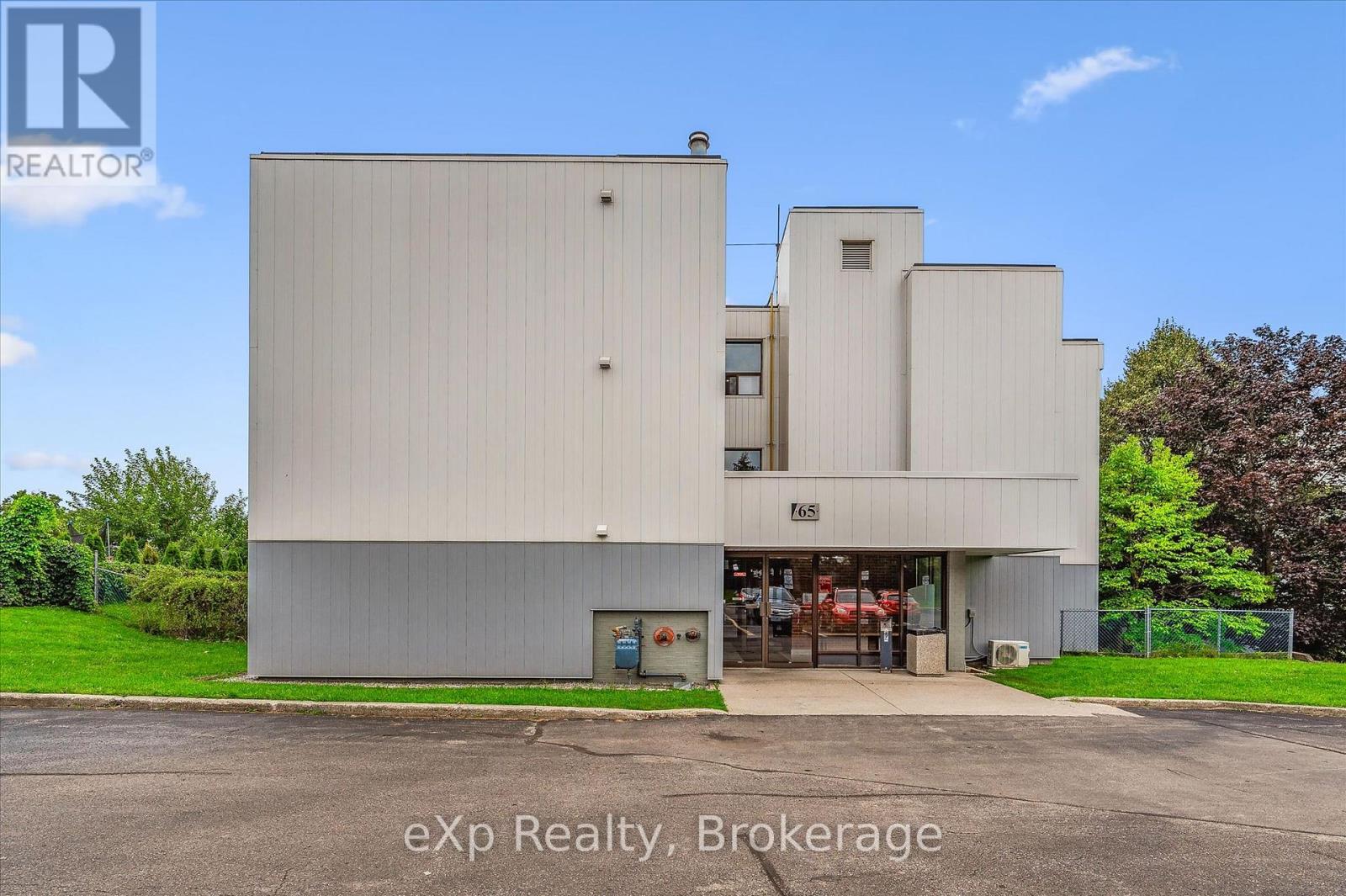 404 - 65 SILVERCREEK PARKWAY N