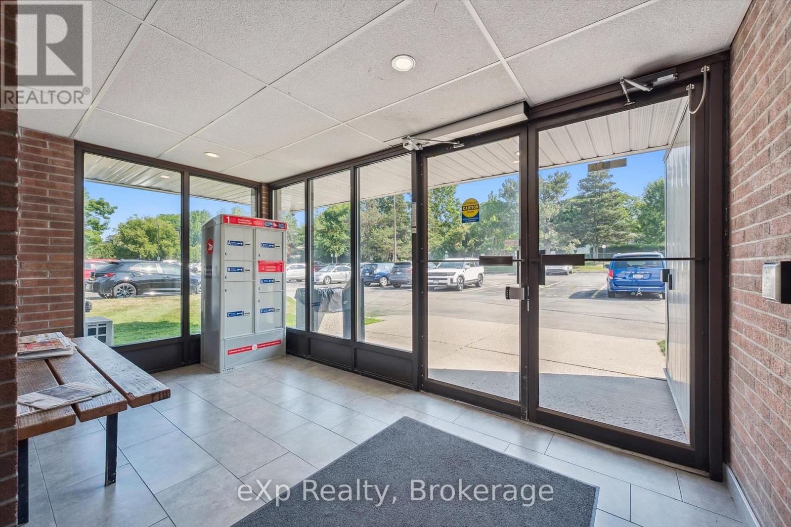 404 - 65 SILVERCREEK PARKWAY N