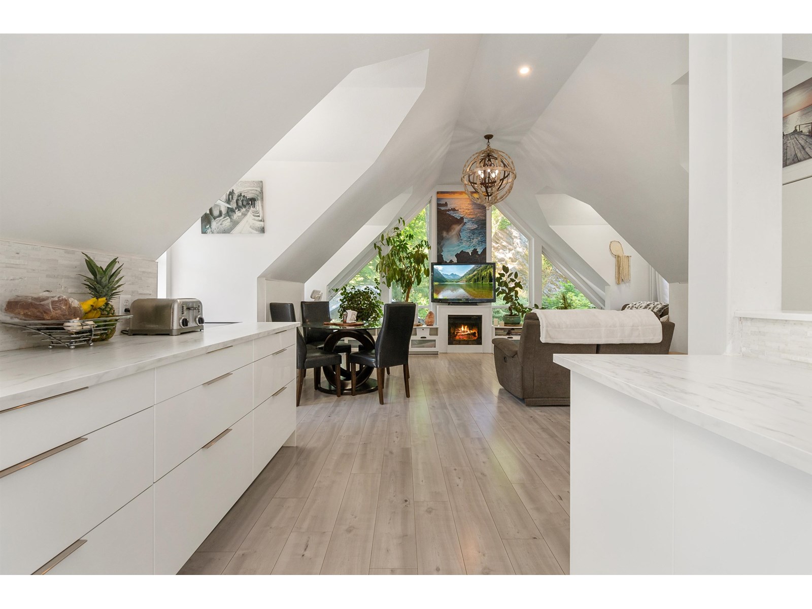 3599 LOUGHEED HIGHWAY|Mt Woodside