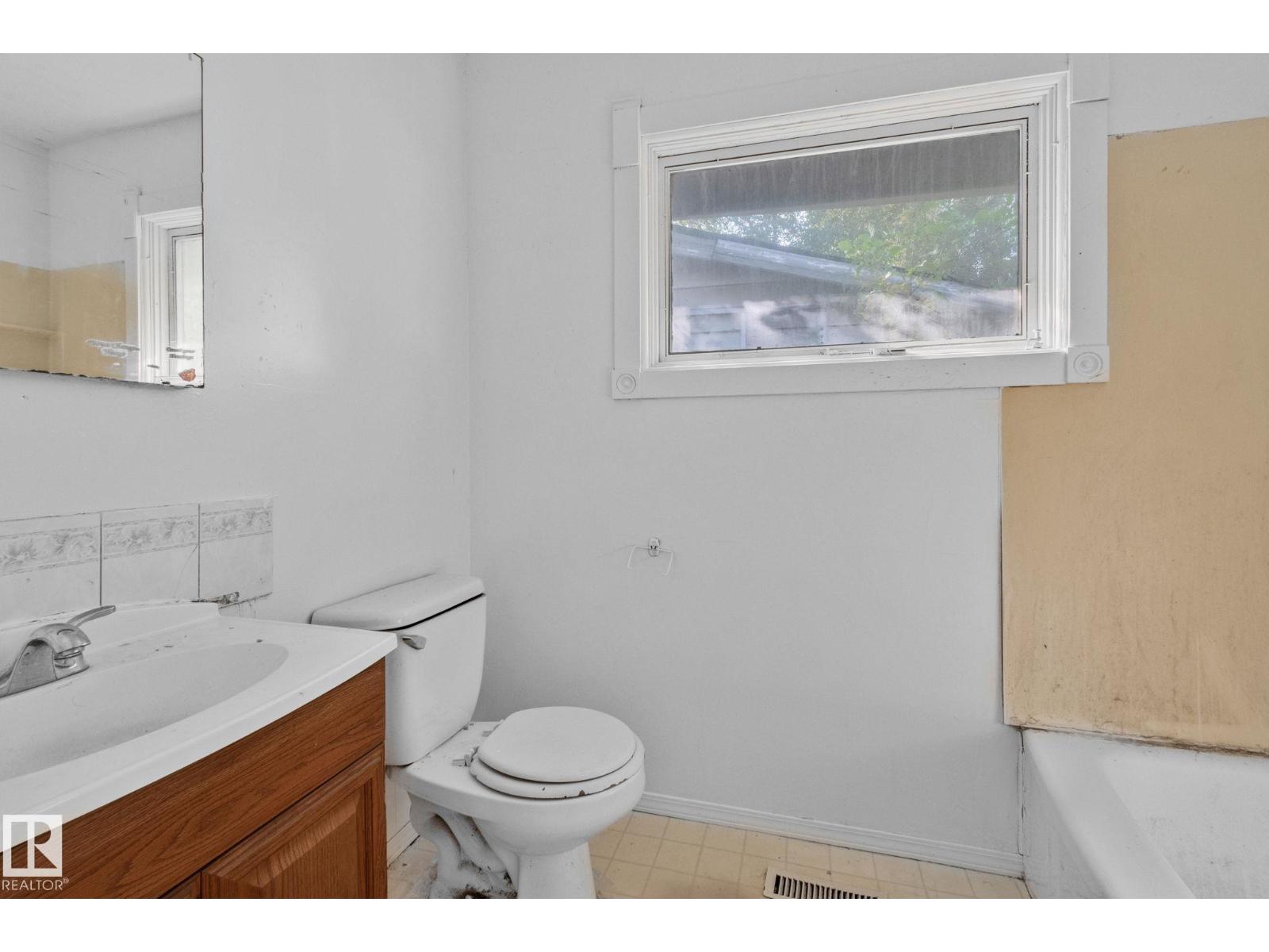 12350 82 ST NW