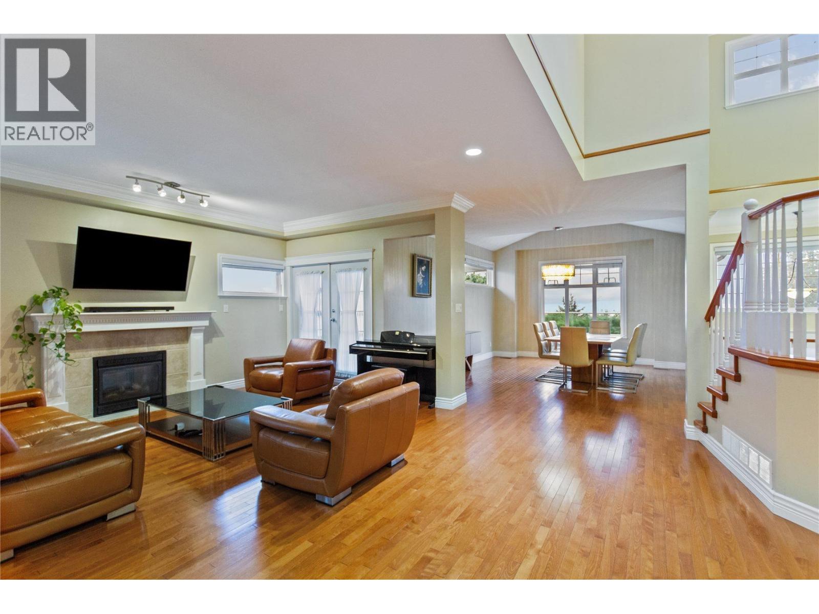 3782 LONSDALE AVENUE