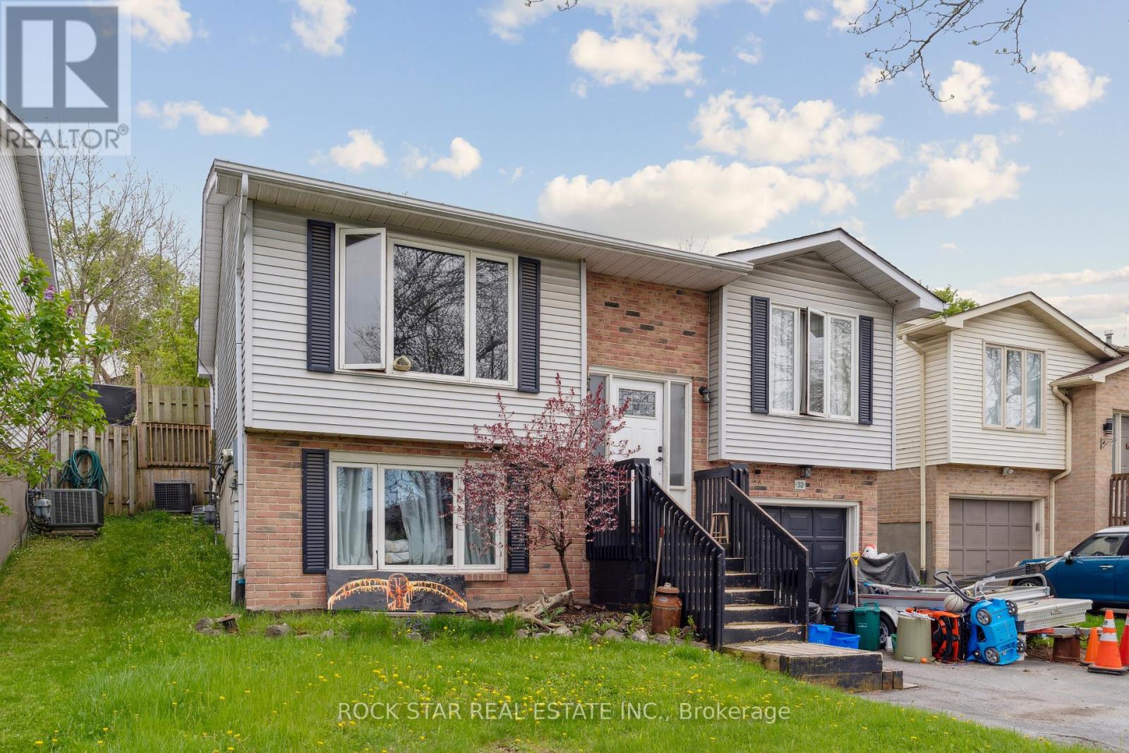 32 HEMLOCK STREET