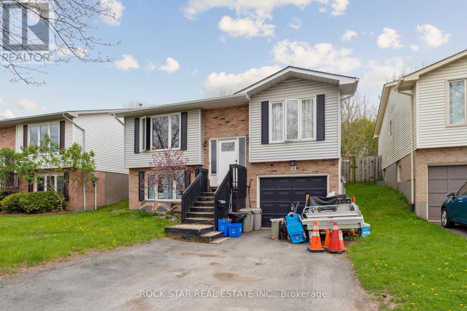 32 HEMLOCK STREET