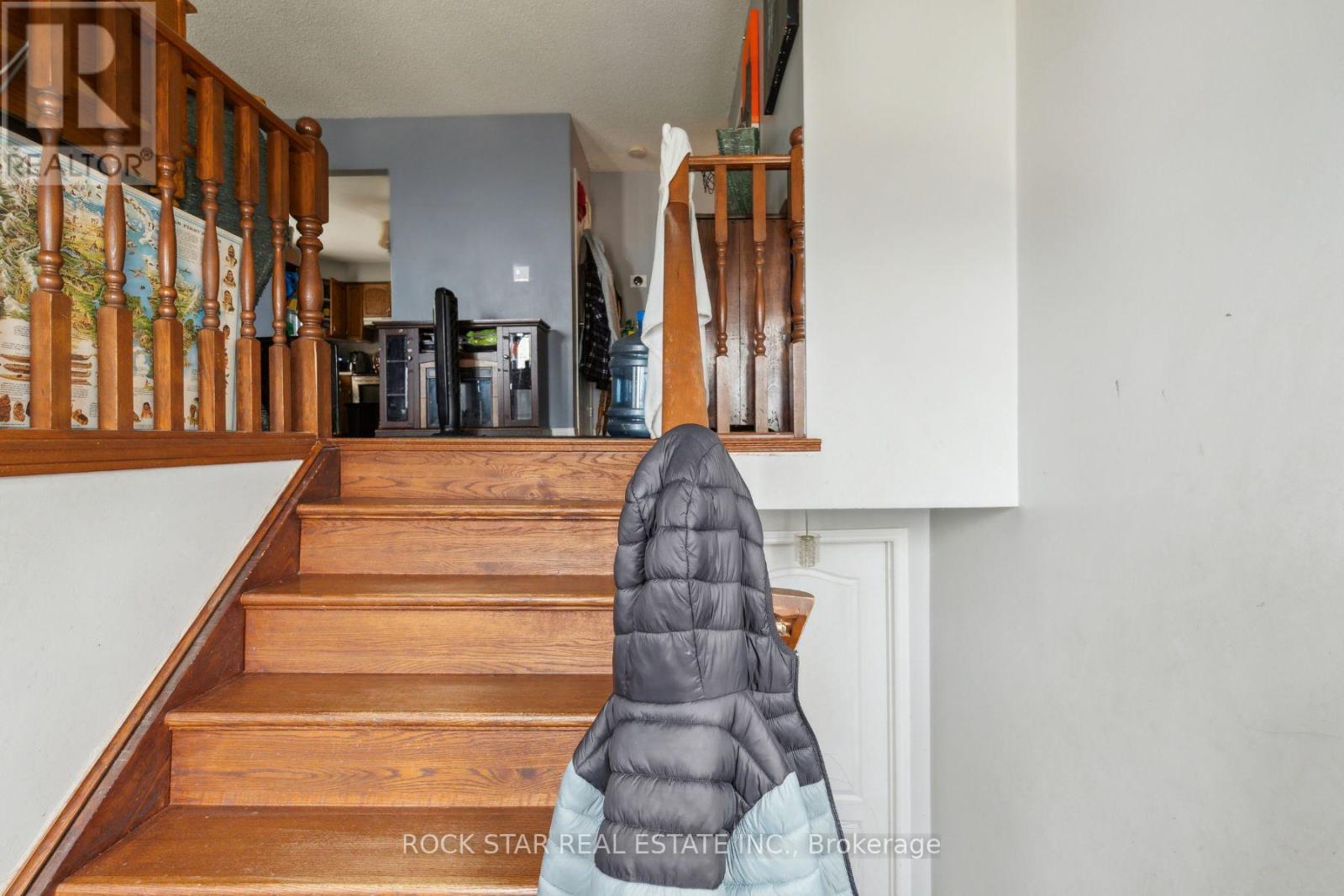 32 HEMLOCK STREET