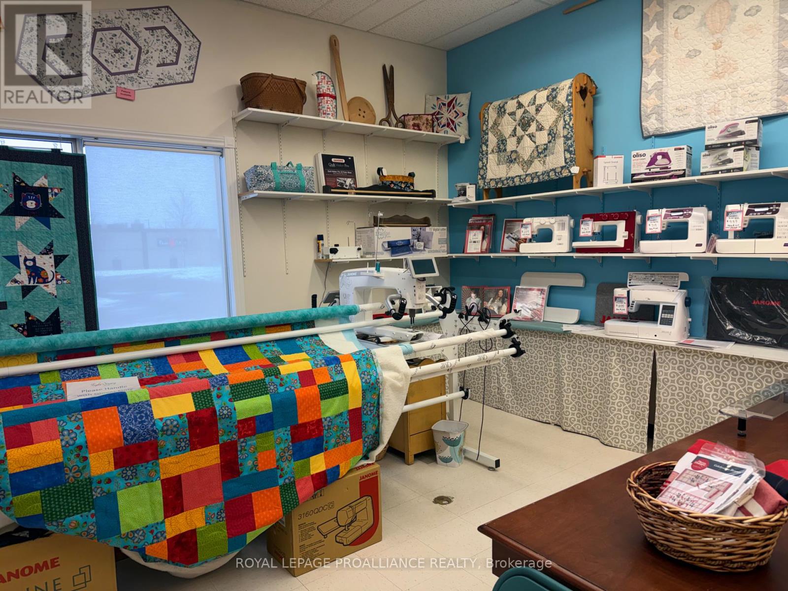 2-7712 KENT BOULEVARD