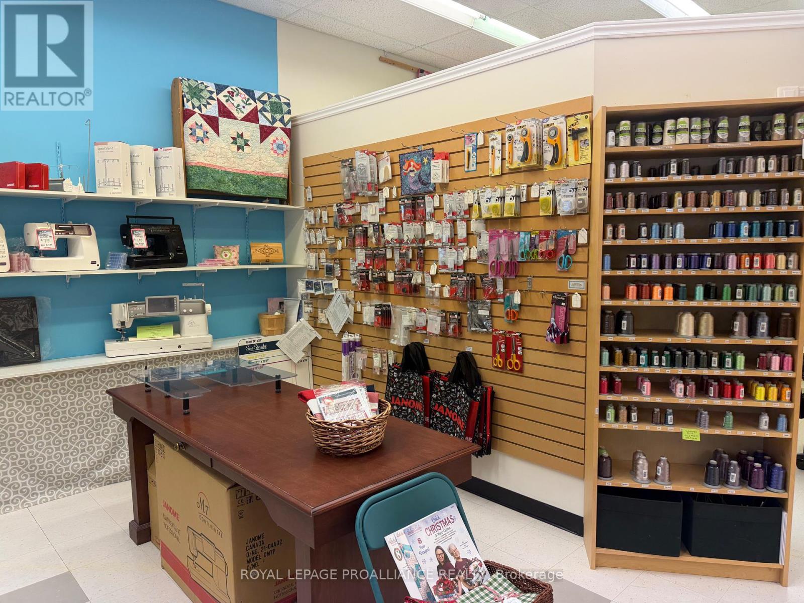 2-7712 KENT BOULEVARD