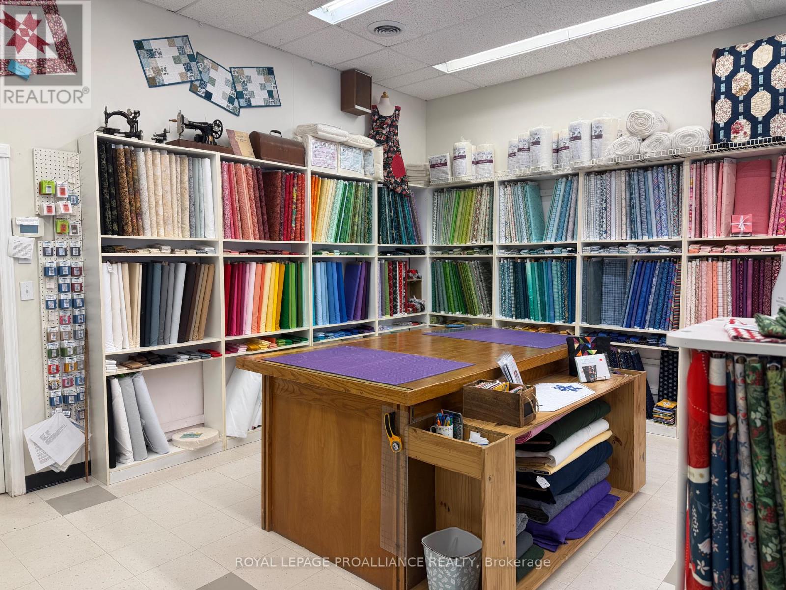 2-7712 KENT BOULEVARD