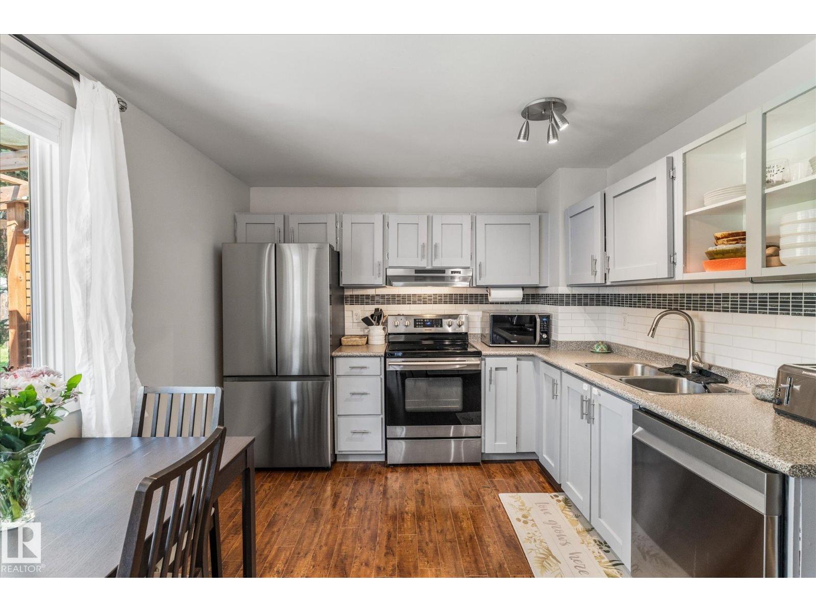 4718 35 AV NW