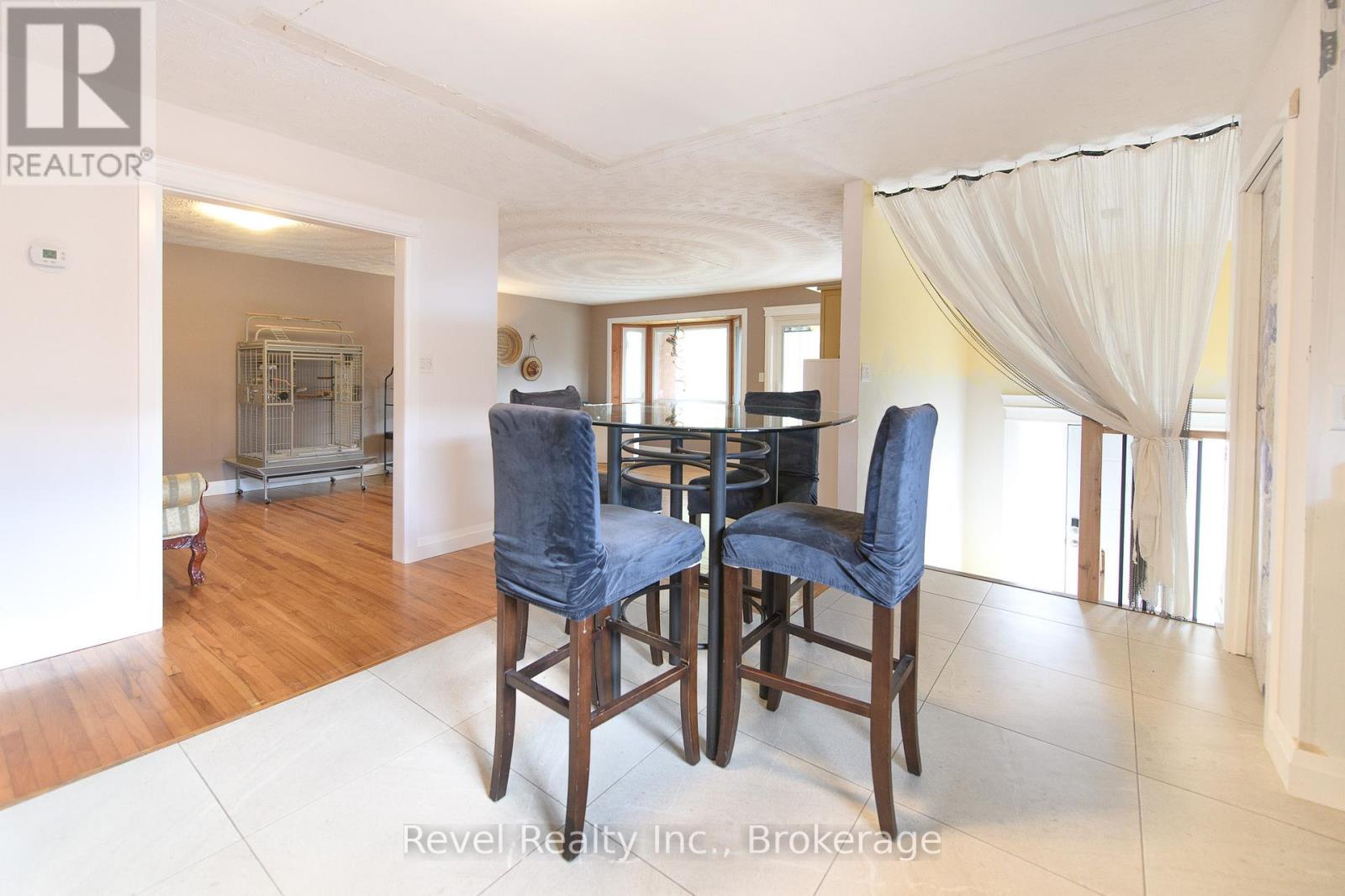 4 TESKEY COURT