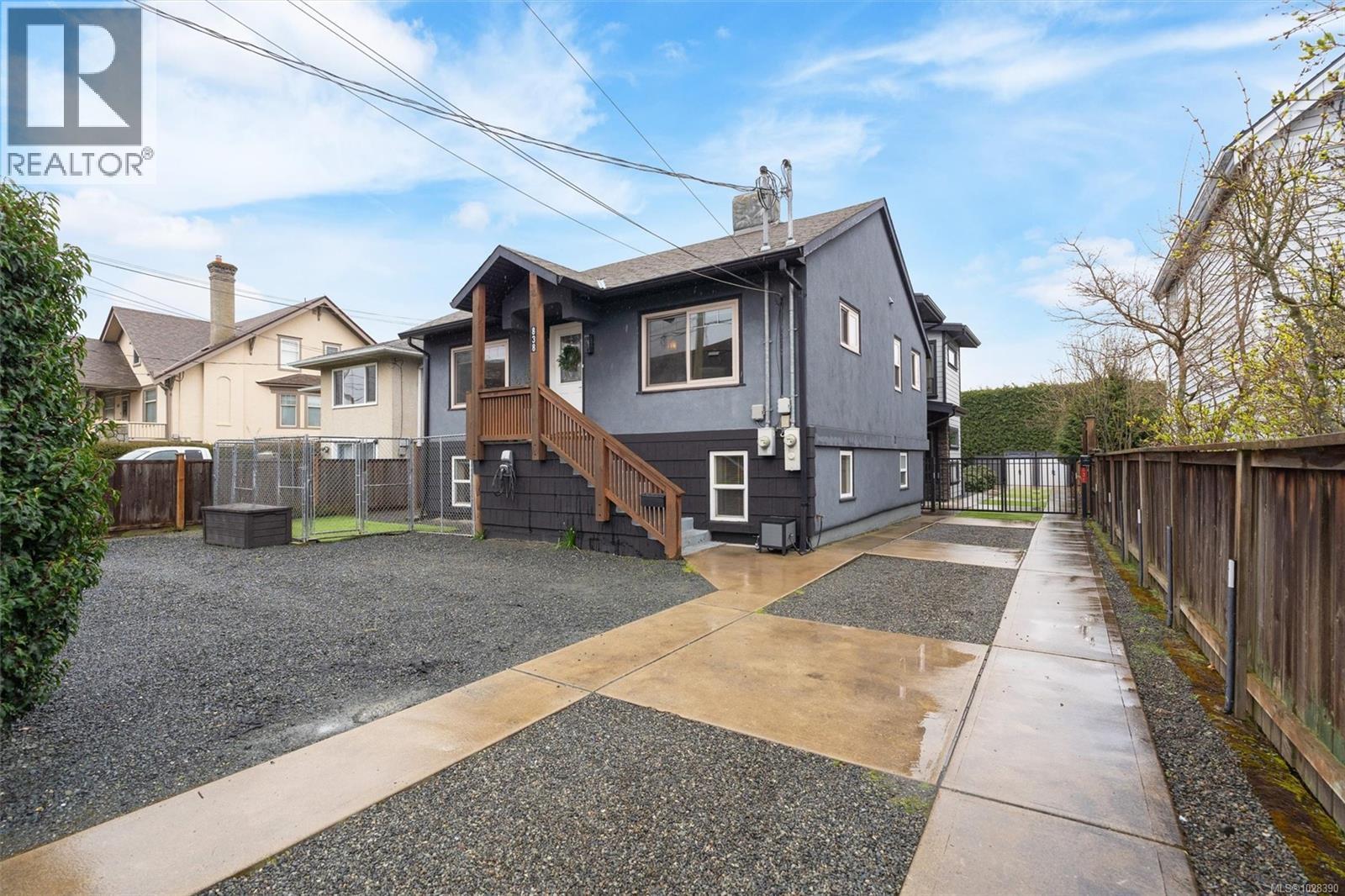 838 Old Esquimalt Rd