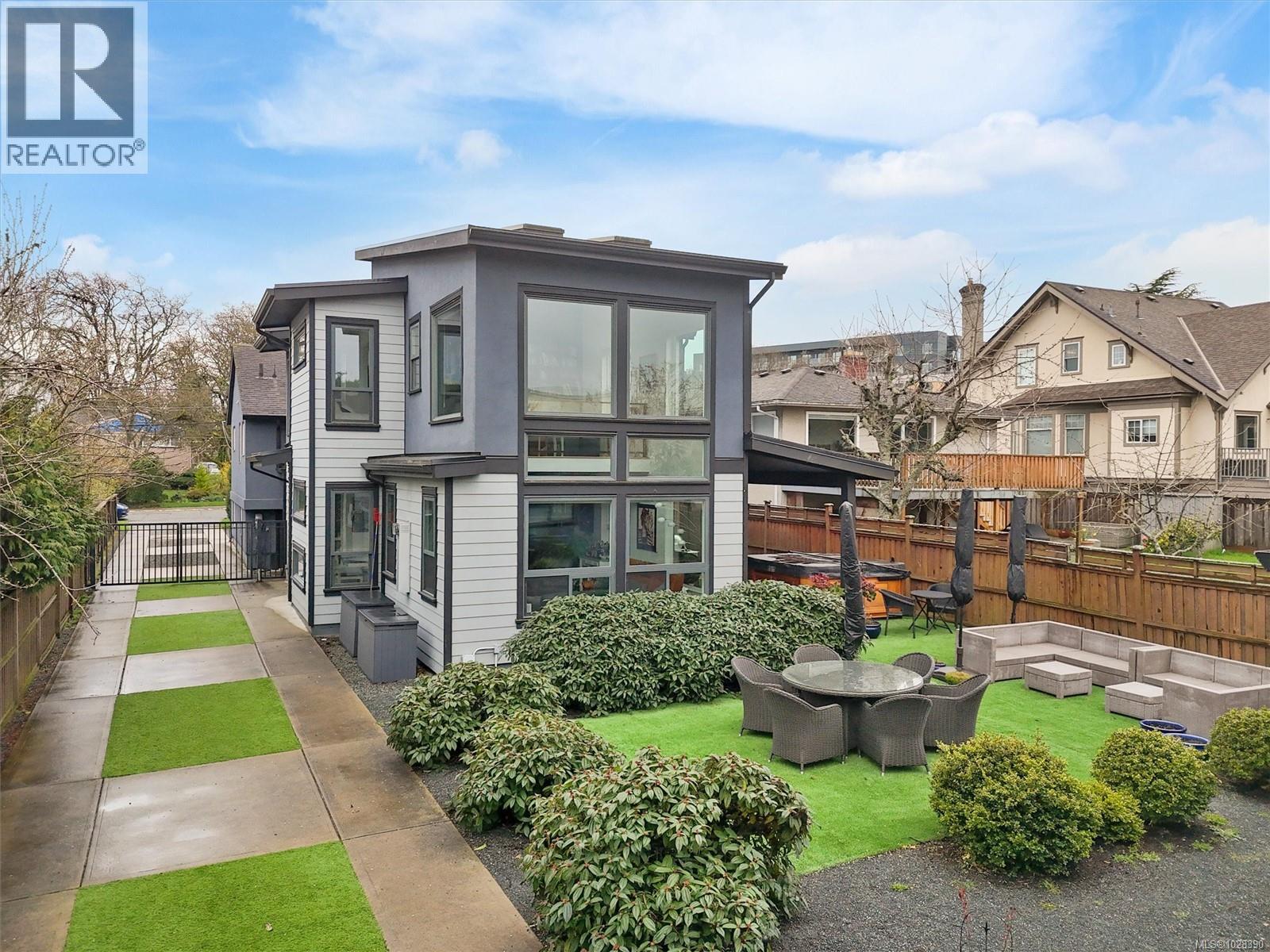 838 Old Esquimalt Rd