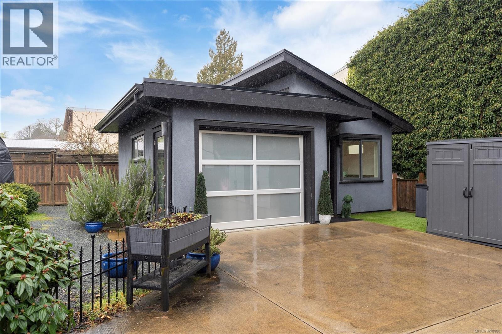 838 Old Esquimalt Rd