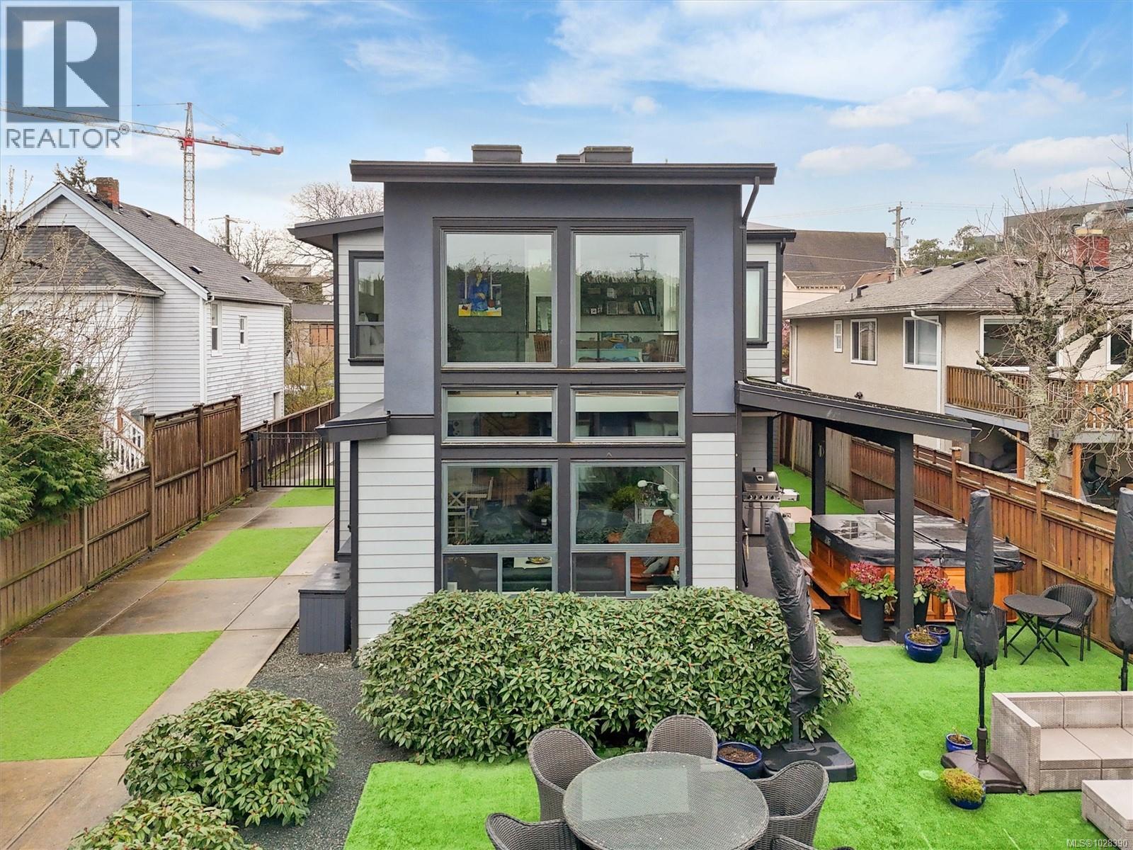 838 Old Esquimalt Rd