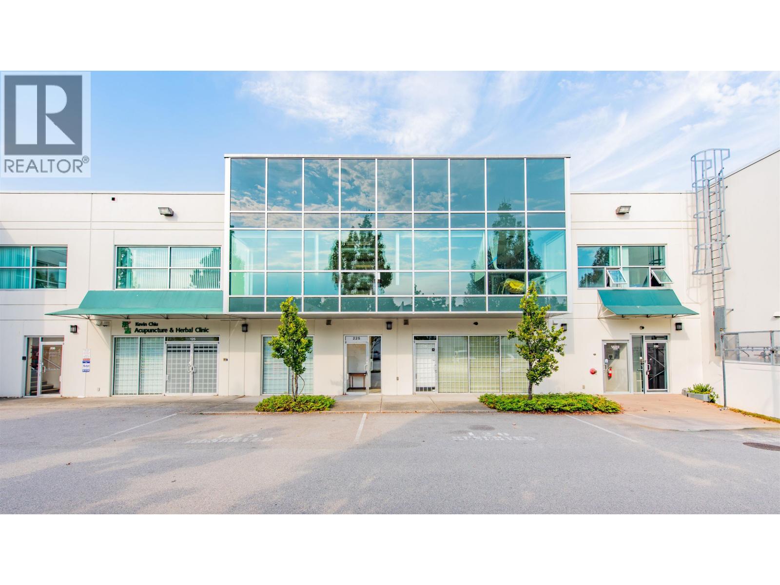 225 8600 CAMBIE ROAD