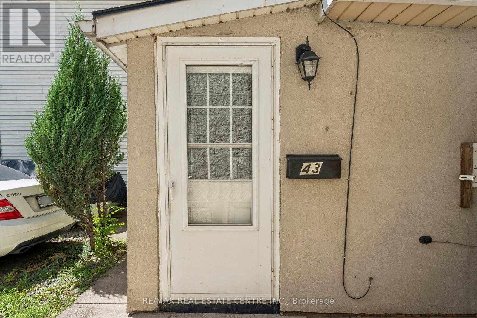 43 WHITFIELD AVENUE