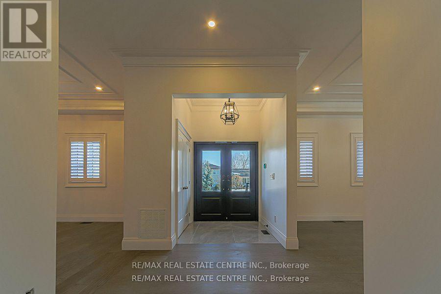 1 HAWTHORN CRESCENT