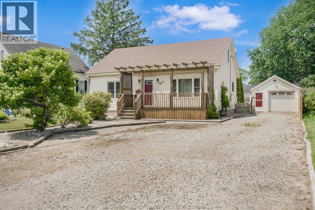 Photo 1 of 32 — 43 OXLEY DRIVE, Chatham, ON N7L2K8