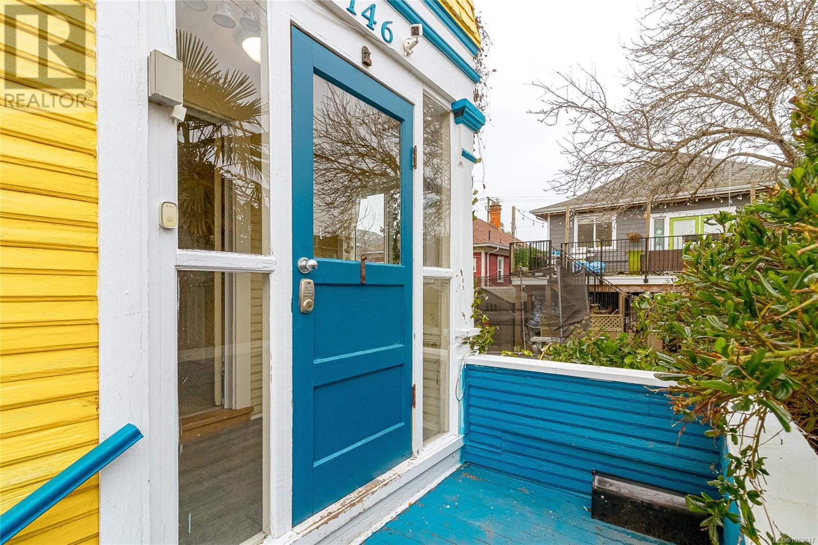 146 Simcoe St