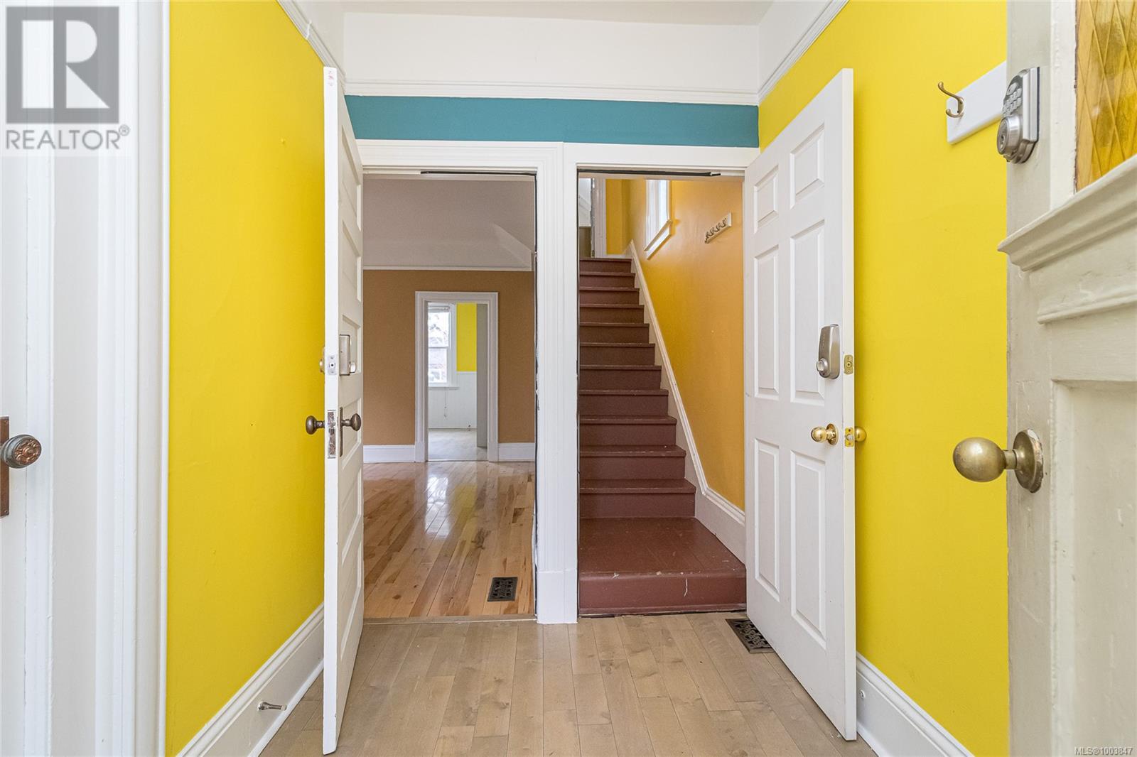 146 Simcoe St