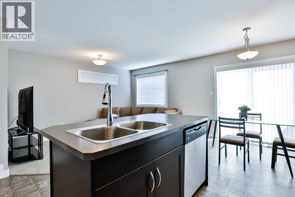 8, 213 Silkstone Road W